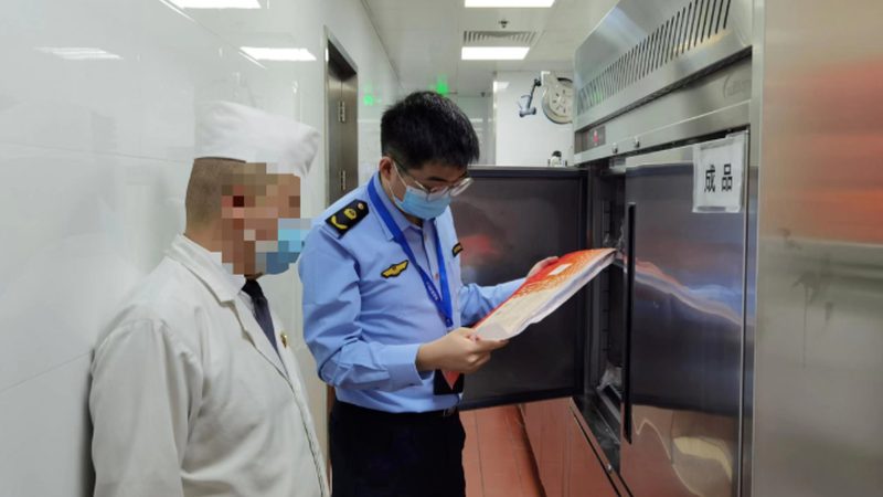 坚果炒货厂家直销对比实体店